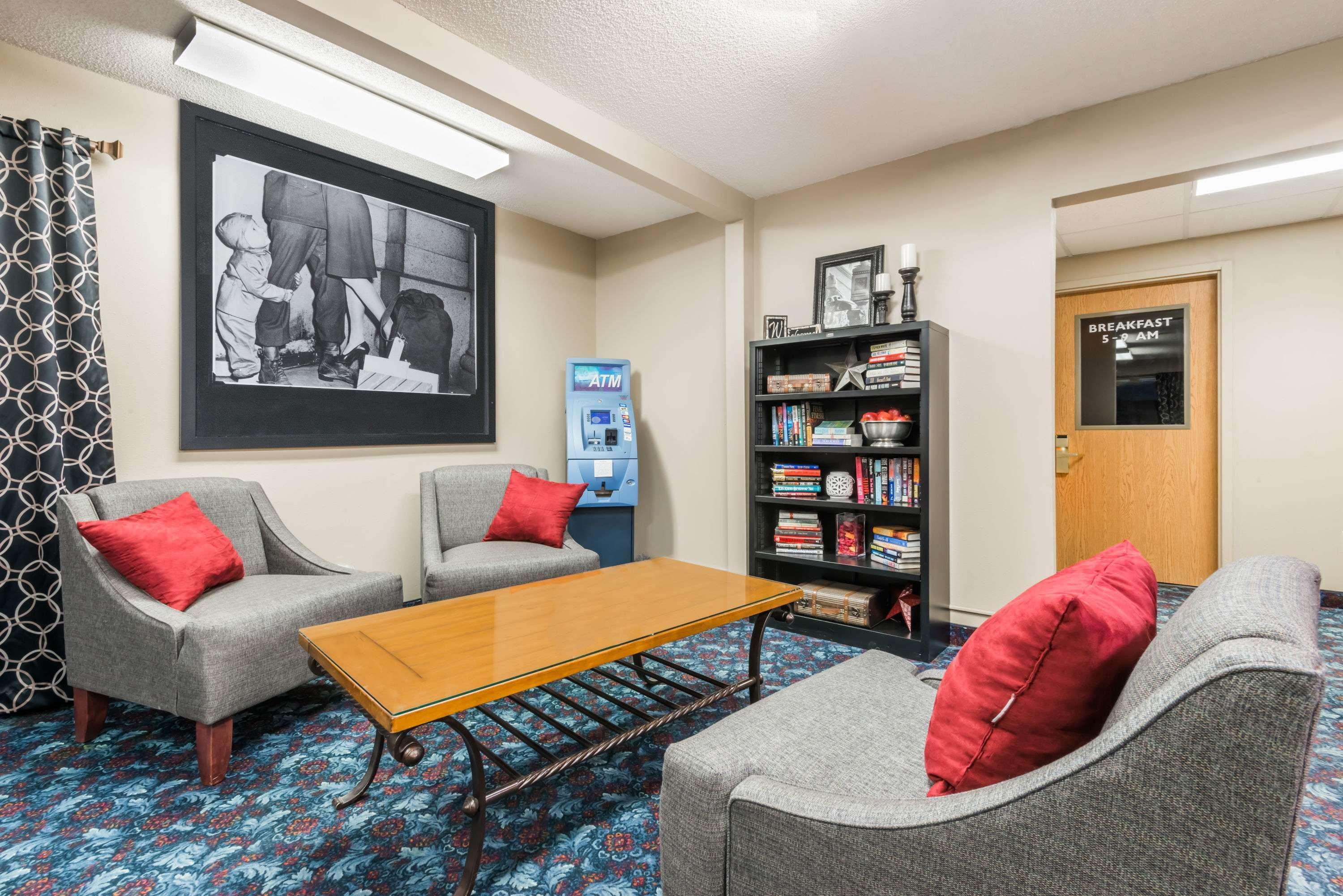 Super 8 By Wyndham Beloit Hotel Bagian luar foto