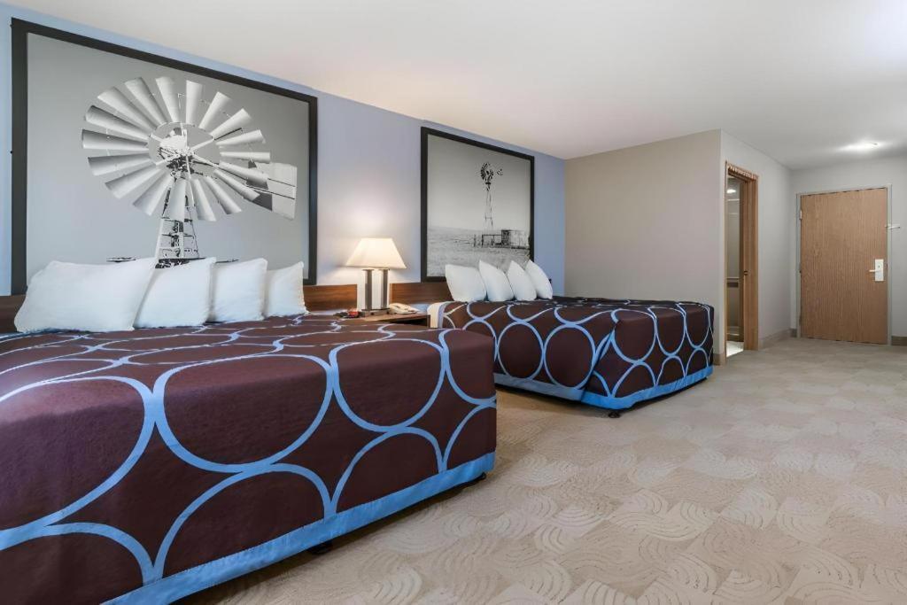 Super 8 By Wyndham Beloit Hotel Bagian luar foto