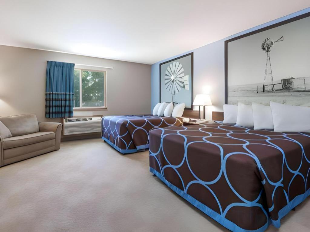 Super 8 By Wyndham Beloit Hotel Bagian luar foto