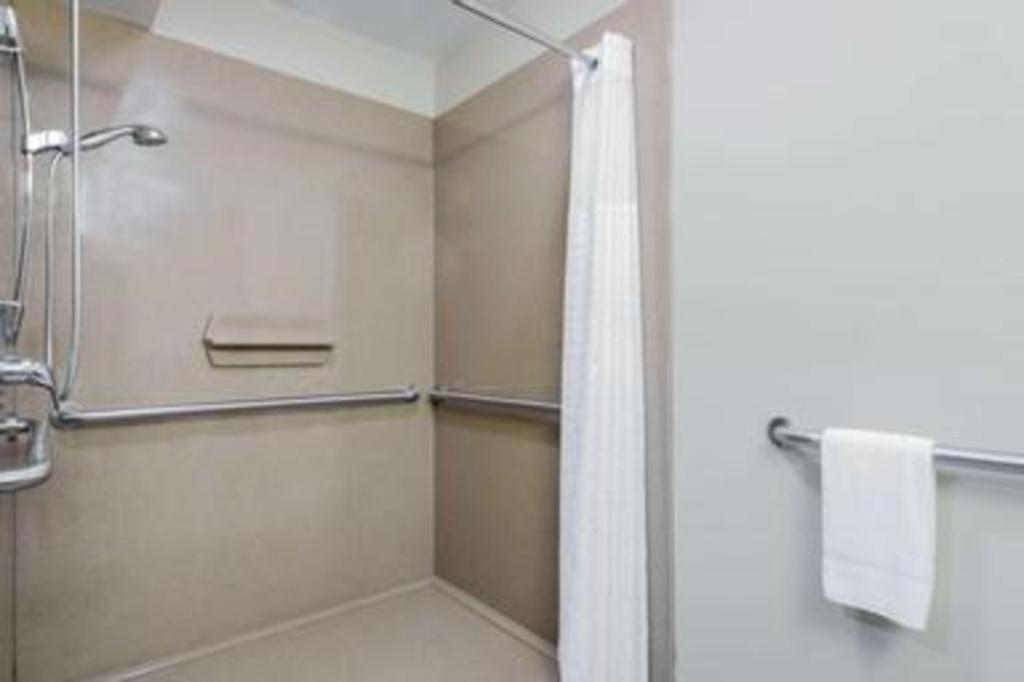 Super 8 By Wyndham Beloit Hotel Bagian luar foto