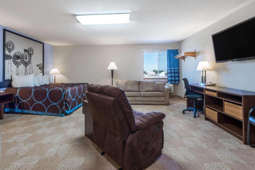Super 8 By Wyndham Beloit Hotel Bagian luar foto