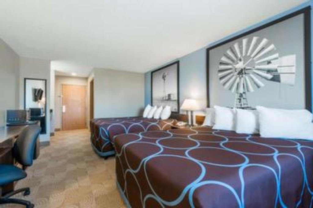 Super 8 By Wyndham Beloit Hotel Bagian luar foto